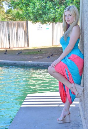 Savannah Fox premium nudity and pussy fingering outdoor solo